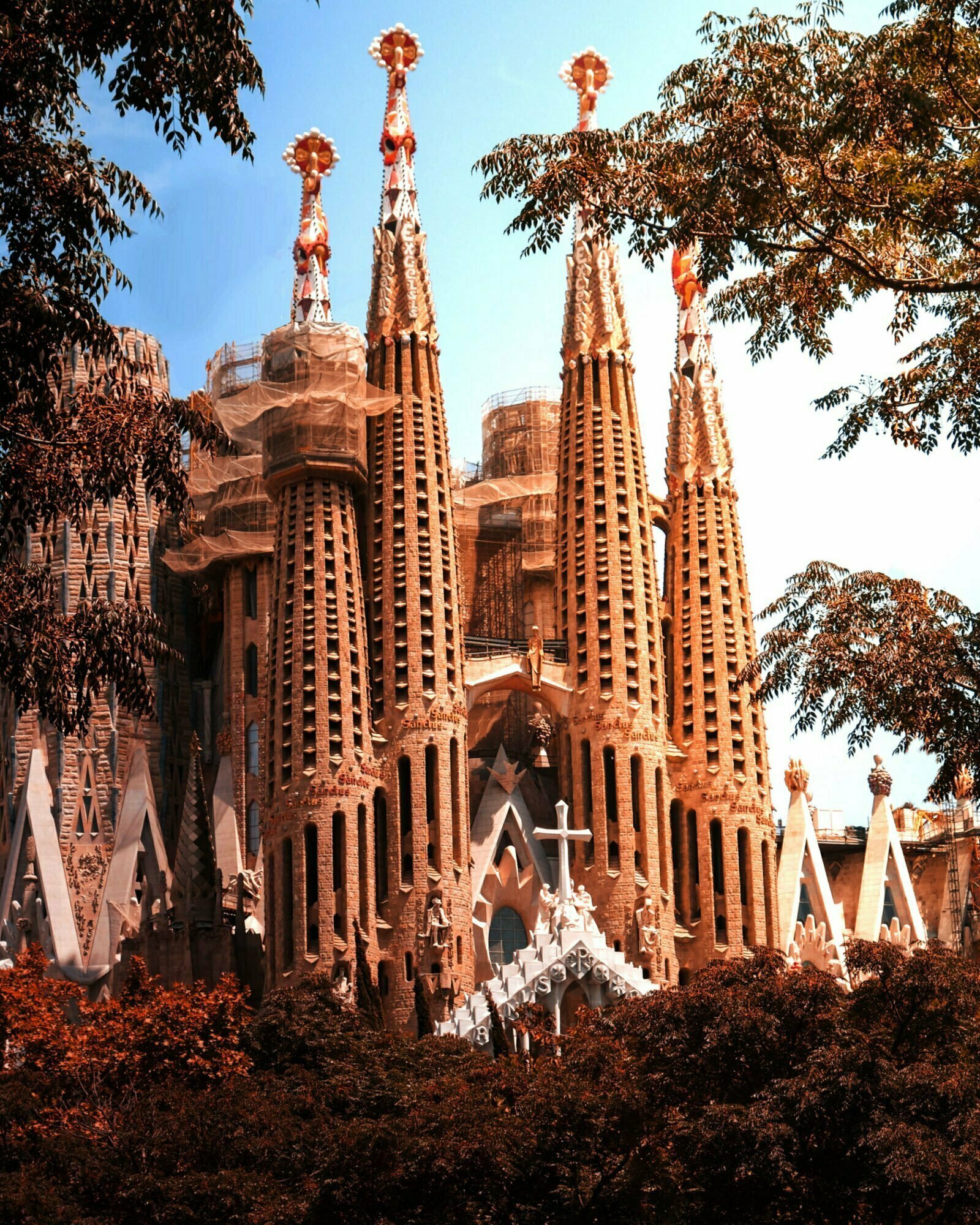 A scene depicting La Sagrada Família is one of Gaudís most famous works in Barcelona