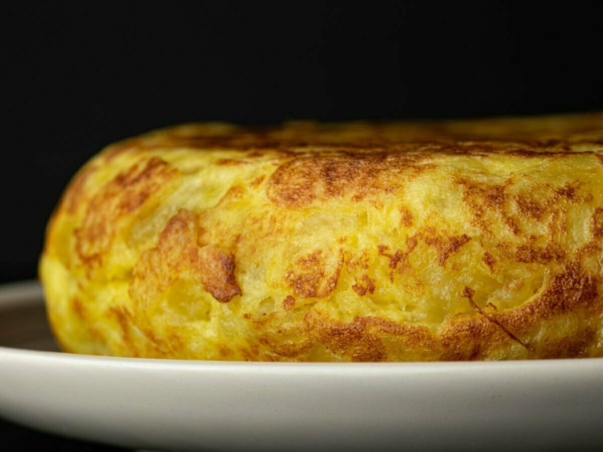 A side profile of a thick Spanish tortilla