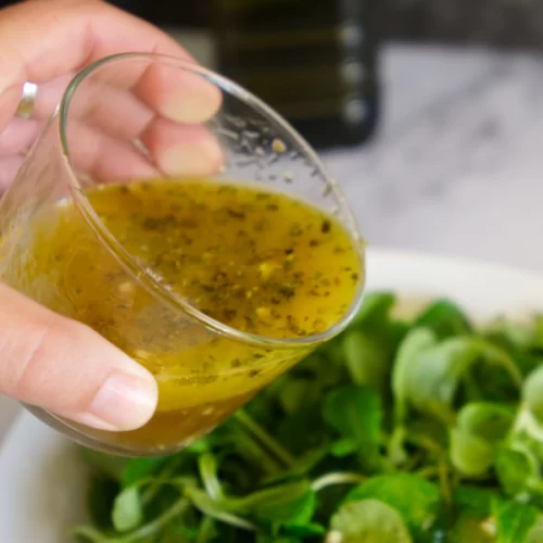 Mediterranean salad dressing (easy 1-minute recipe)