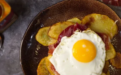 Spanish-style ham, egg and chips (Huevos estrellados)