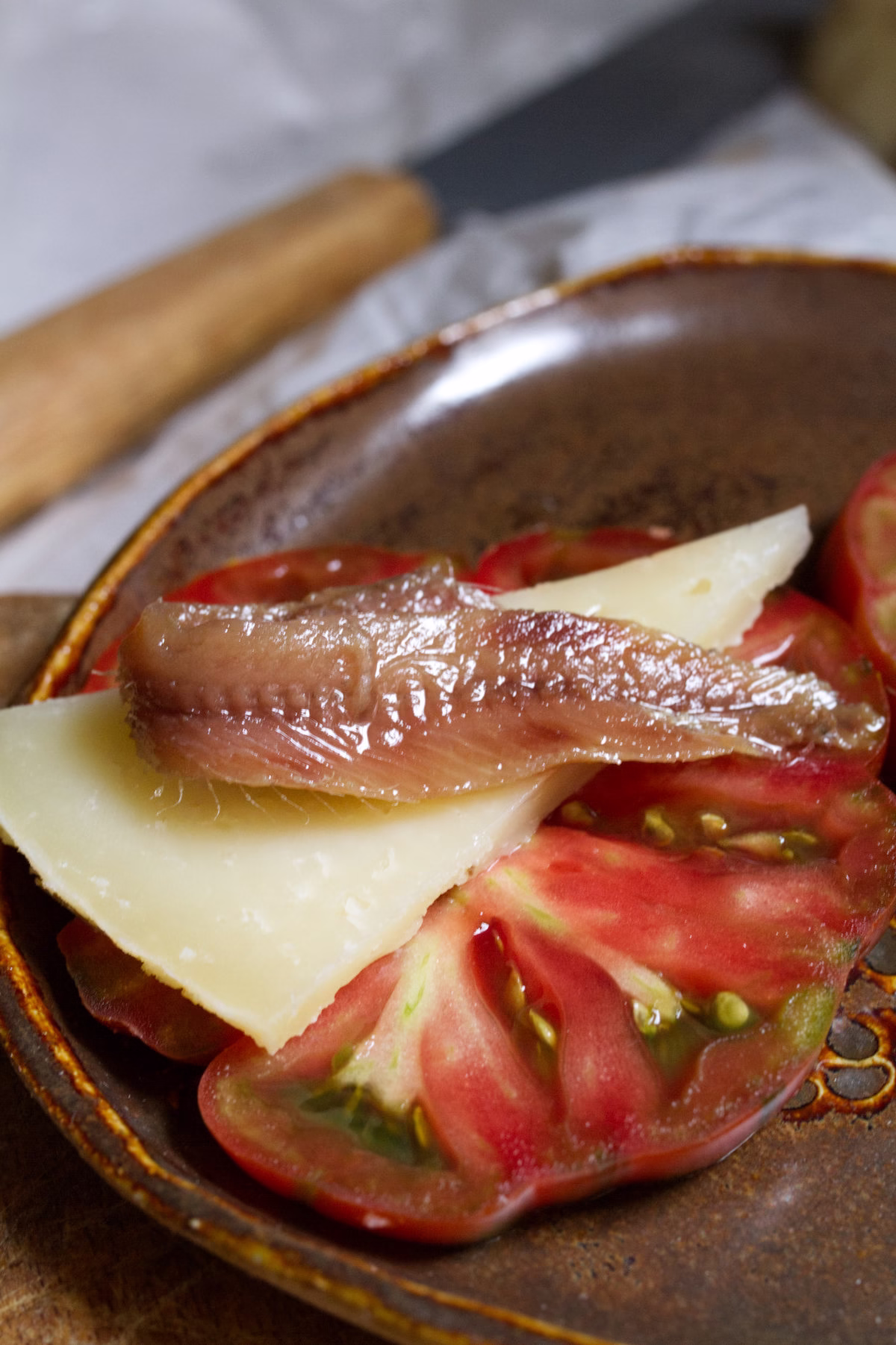 Tomato with manchego and Cantabrian Anchovies