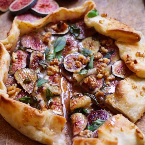 A gorgonzola fig and walnut tart