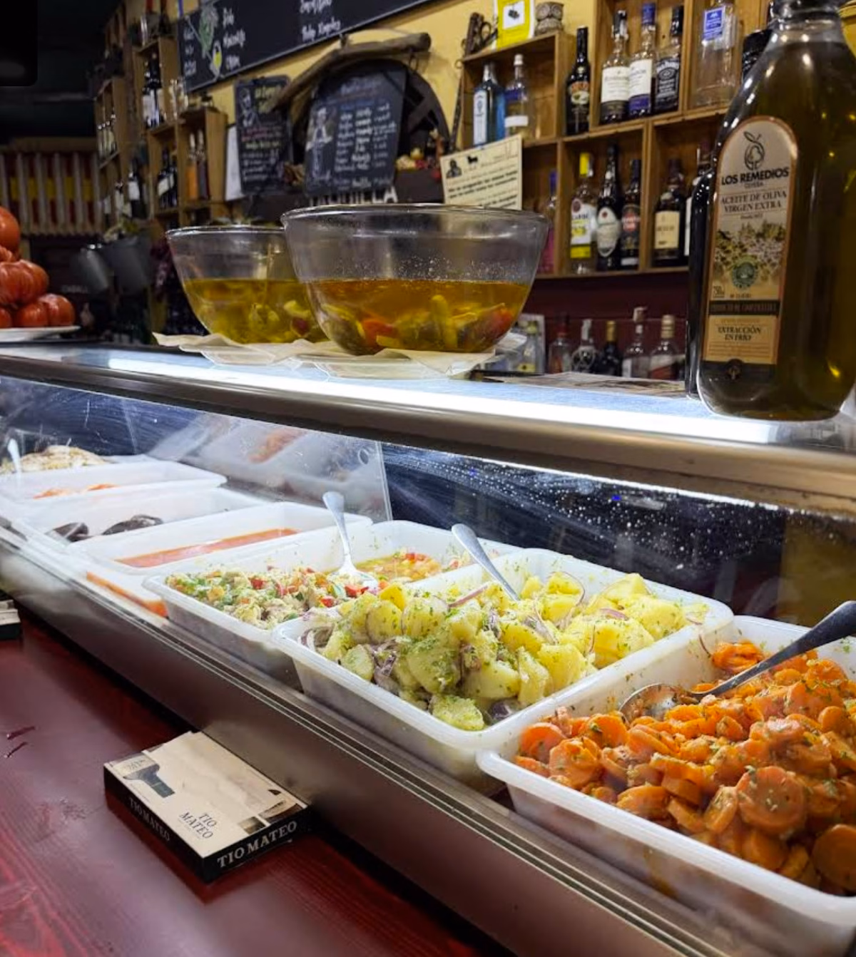 The main bar counter to Las Banderillas
