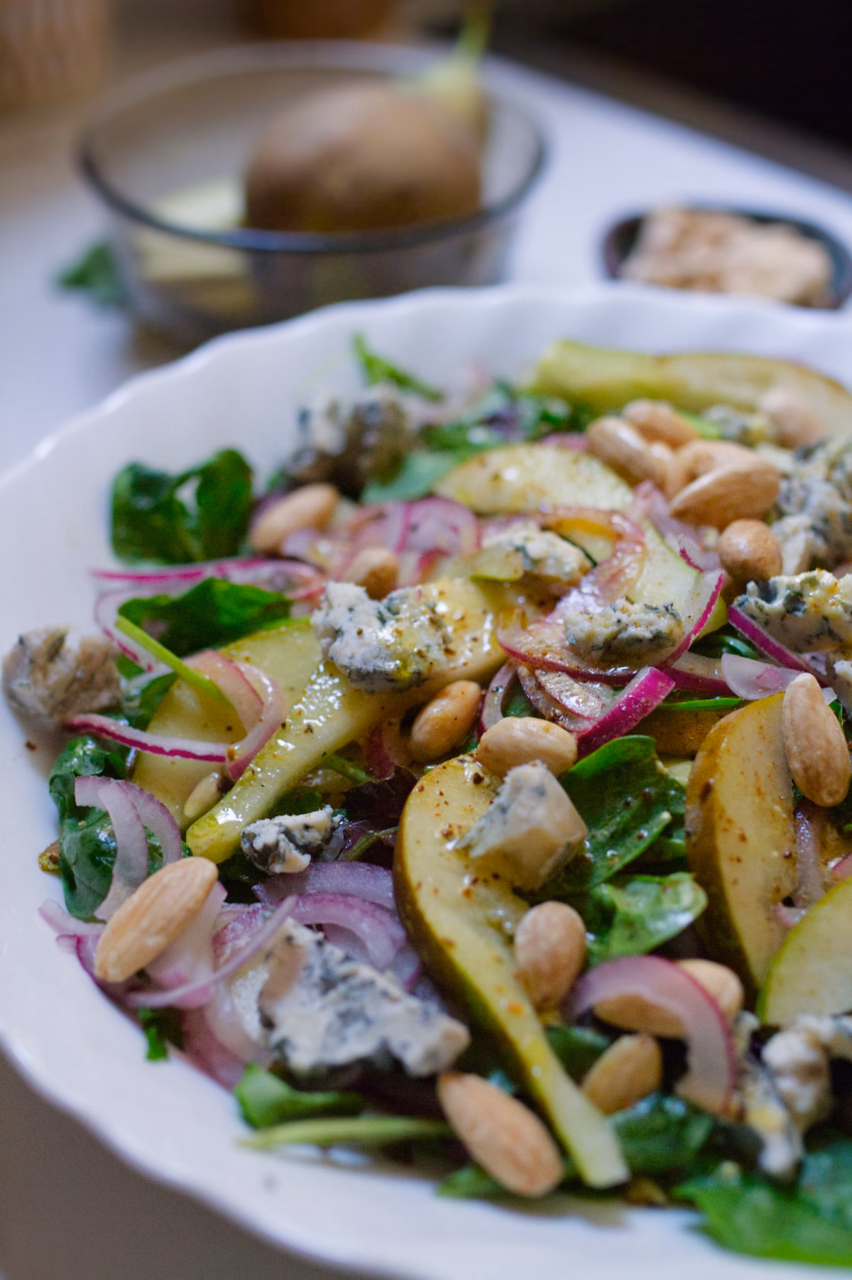 pear and blue cheese salad