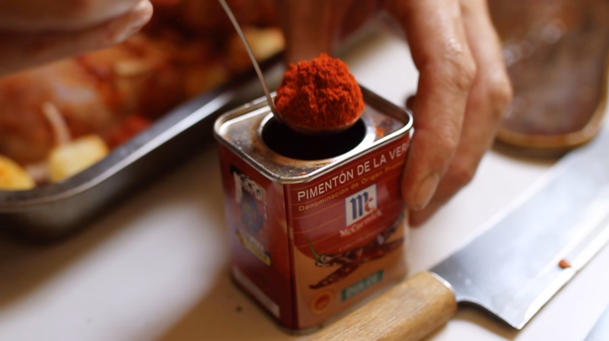 A heaped teaspoon of La Vera Smoked Paprika.